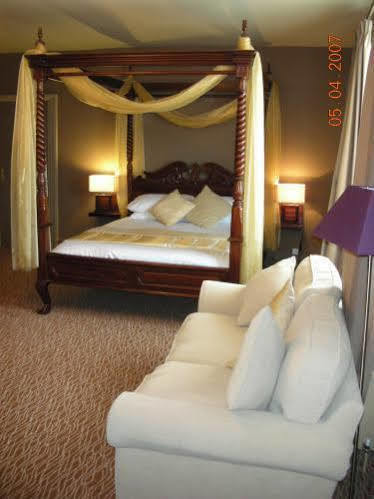 The White House Hotel Telford Exterior photo